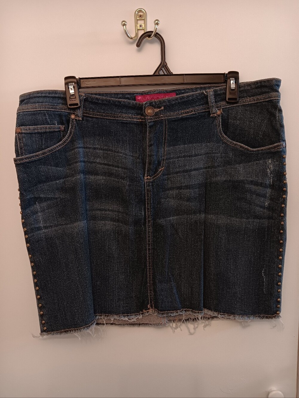 PURE ENERGY DENIM SKIRT with SIDE RIVETS/ STUDS - SIZE 18 - FRAYED HEM